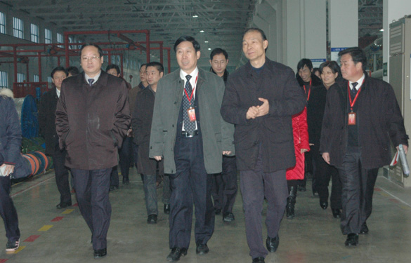 溧陽市全體人大代表、政協(xié)委員一行600余人來江蘇上上電纜集團(tuán)參觀